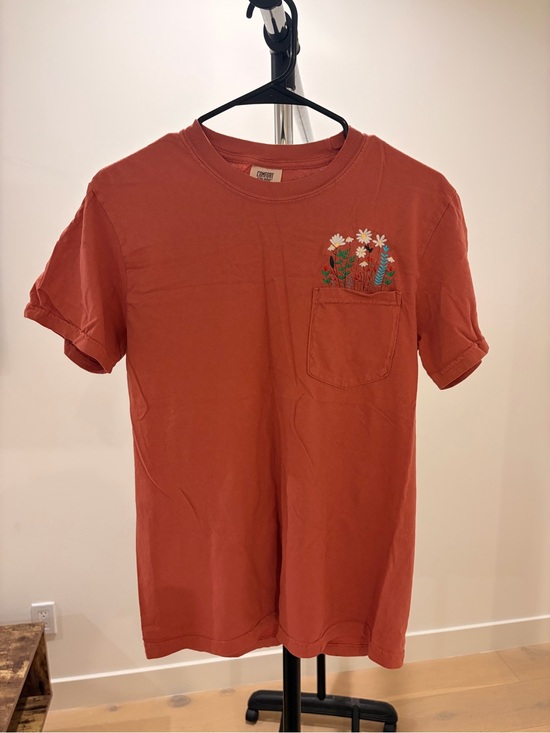 Comfort Colors Other - Comfort Colors Rust Orange Short Sleeve Pocket Tee with Floral Embroidery